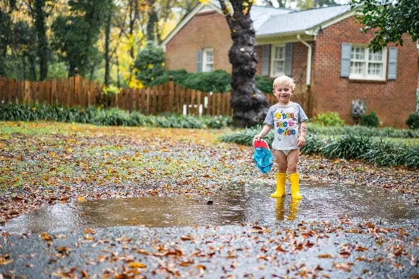 kid on the dirty driveway